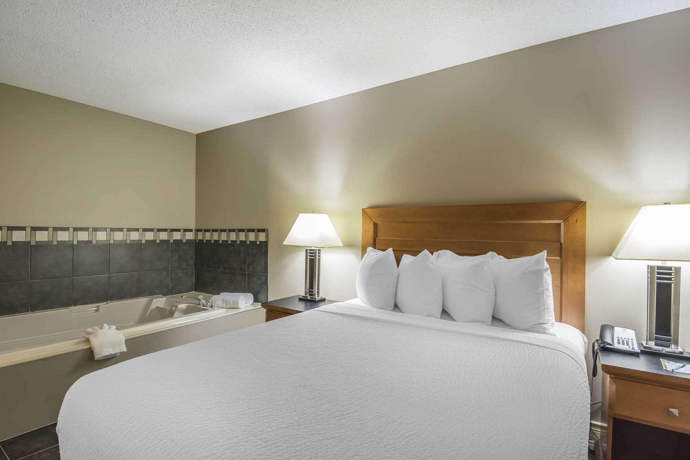 Quality Inn West Edmonton Esterno foto